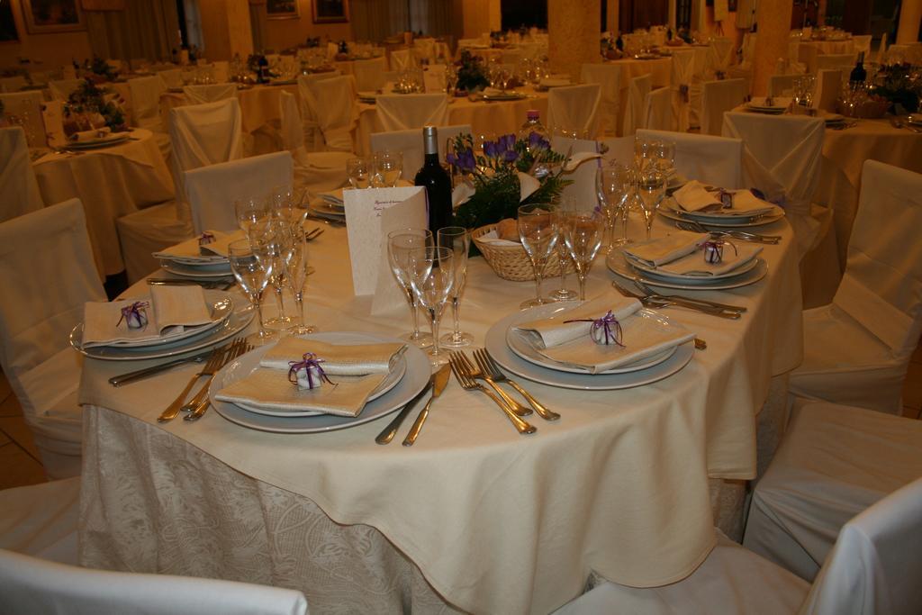 Tanit Hotel Villaggio Ristorante Carbonia Esterno foto