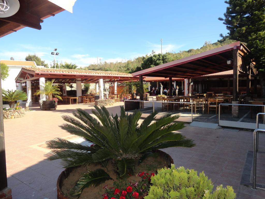 Tanit Hotel Villaggio Ristorante Carbonia Esterno foto