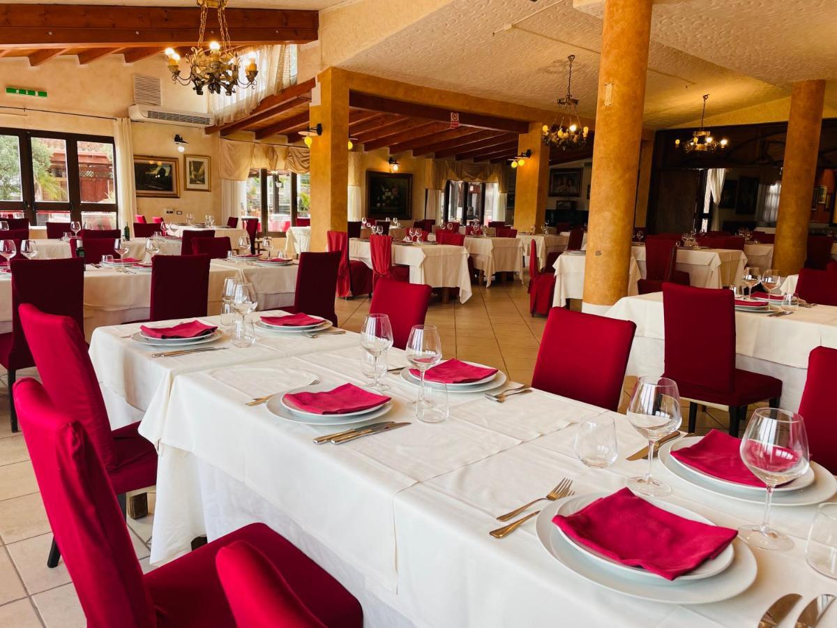 Tanit Hotel Villaggio Ristorante Carbonia Esterno foto