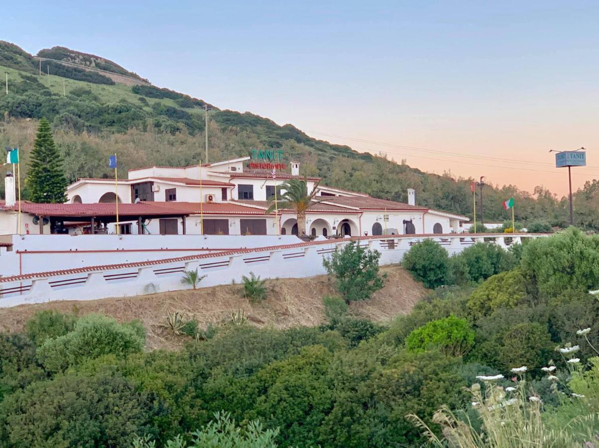 Tanit Hotel Villaggio Ristorante Carbonia Esterno foto